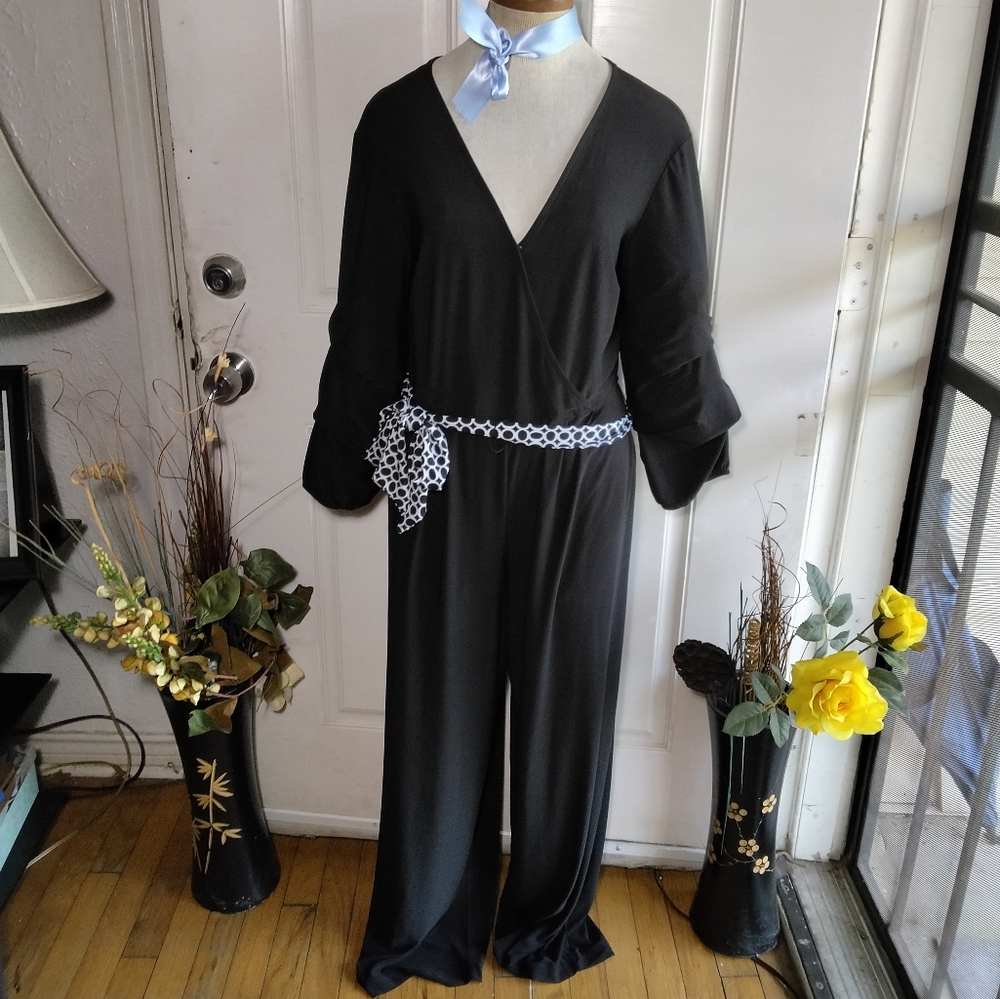 EST 1946 Black Long Sleeve V Neck  Keyhole Back Formal Sexy Jumpsuit Size Small